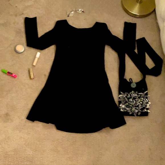 Black long sleeve above knee dress (Large)